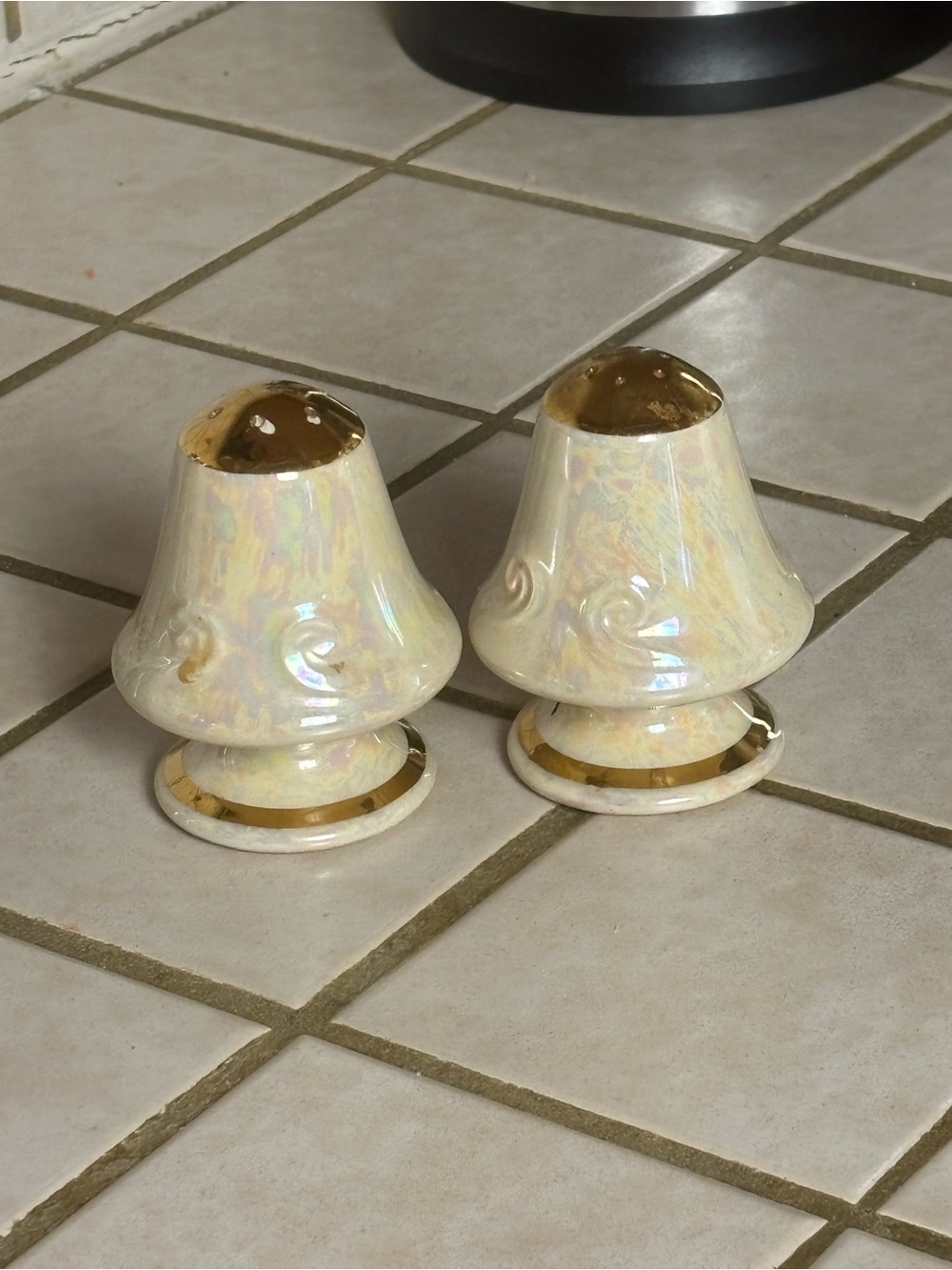 Vintage 1950s Lustreware Mushroom Salt & Pepper Shakers Gold‎ Trim Ceramic Pair